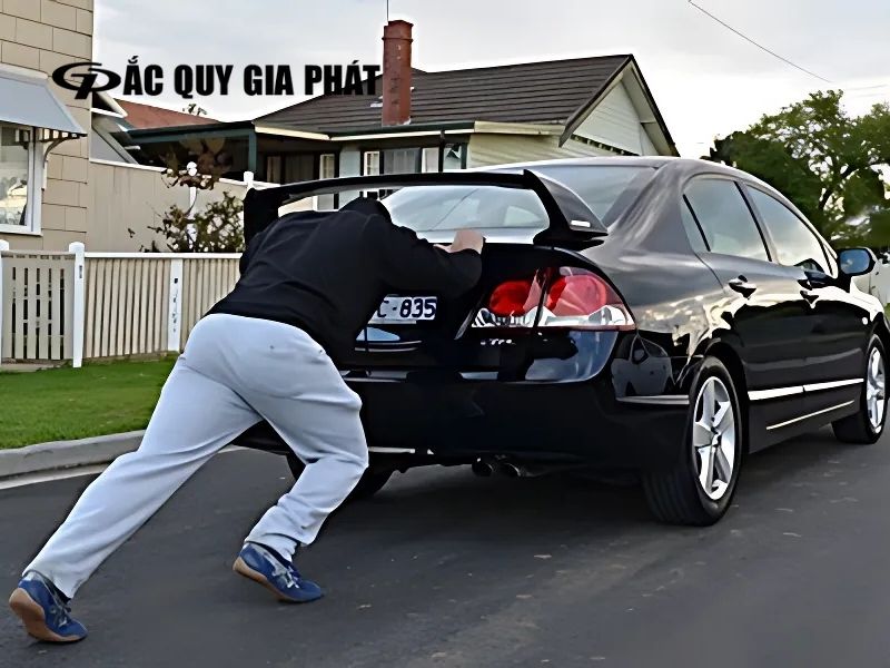 Đẩy nổ cũng là phương pháp kích nổ còn lại giúp bạn kích bình ắc quy