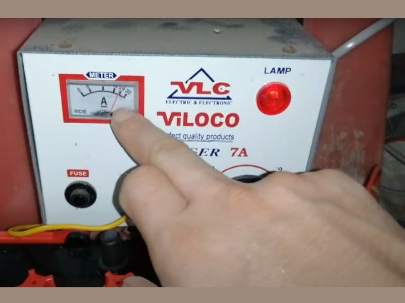 cách sạc acquy xe máy