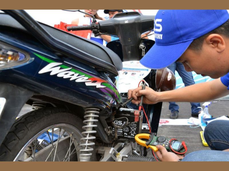 cách sạc bình acquy xe má