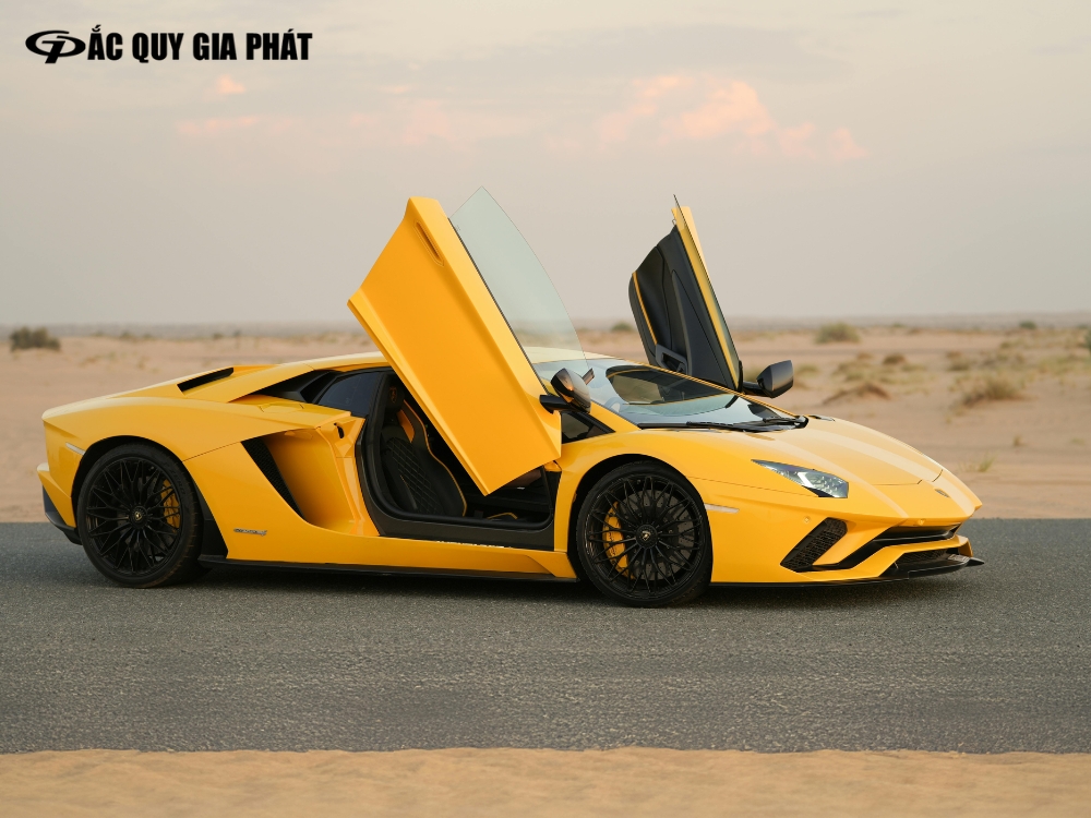 Lamborghini màu vàng (giallo) chính là một trong những màu xe biểu tượng, di sản của hãng