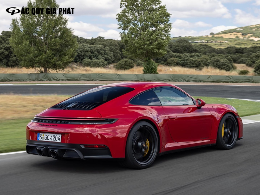 Porsche 911 nổi bật với màu đỏ Guards huyền thoại