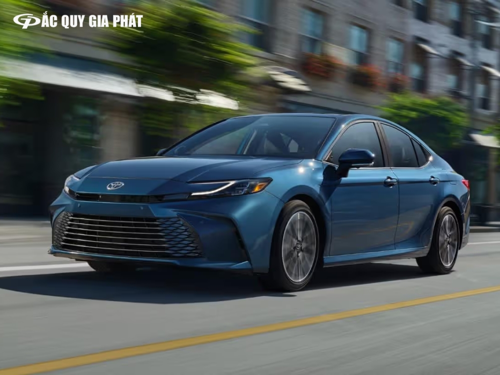 Toyota Camry xanh đen là biểu tượng cho dòng xe doanh nhân sedan hạng D
