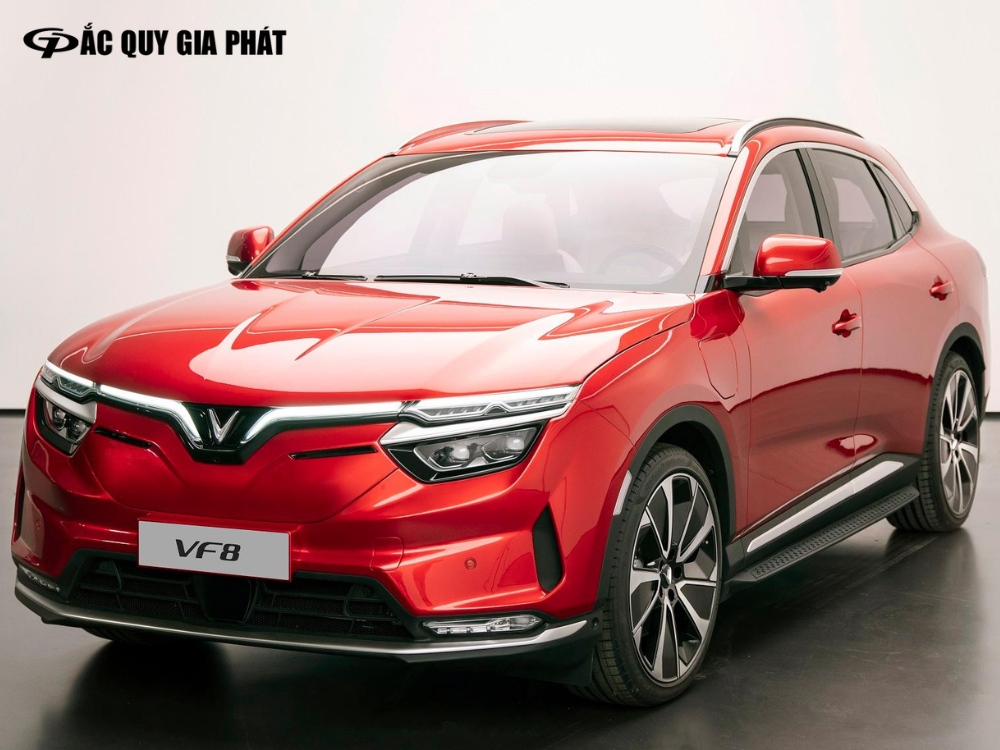 VinFast VF8 nổi bật với màu đỏ Crimson Red hiện đại trong dòng xe SUV điện